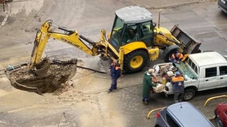 Голяма ВиК авария затваря улици в центъра на Варна