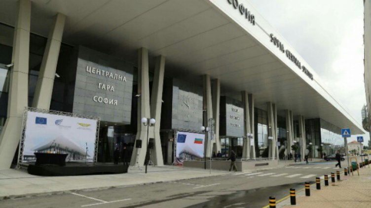 Уволняват шофьора на линейка, ограбил починал пациент