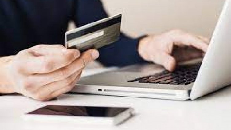 Внук като "слънце"! Източи 25 бона от картата на дядо си, за да залага