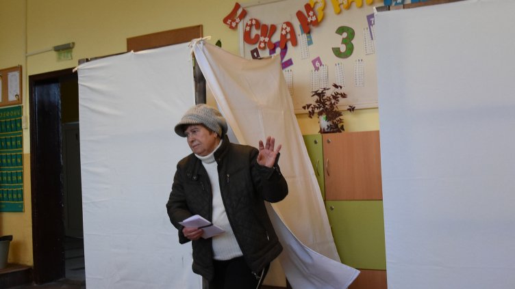 Под 3% избирателна активност във Варна до 10ч.