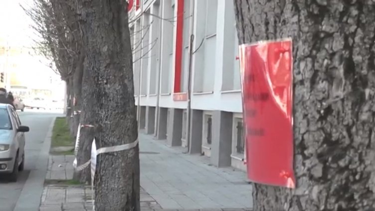 Тема с продължение: Новоремонтирано варненско школо се разпада, родители недоволстват (ВИДЕО)