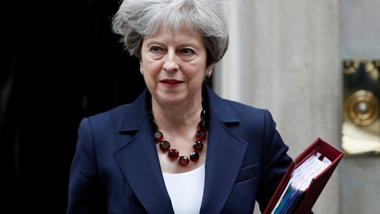 Мей мачка министри за Brexit-а. Искат й "План В"