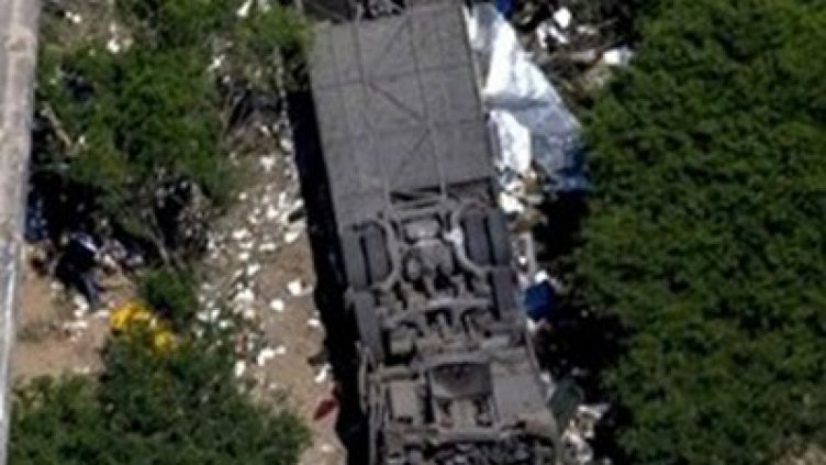 Пътнически автобус падна в пропаст в Крим
