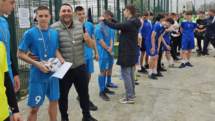 ПГИ „Д-р. Иван Богоров" спечели футболния турнир на ученическата купа във Варна