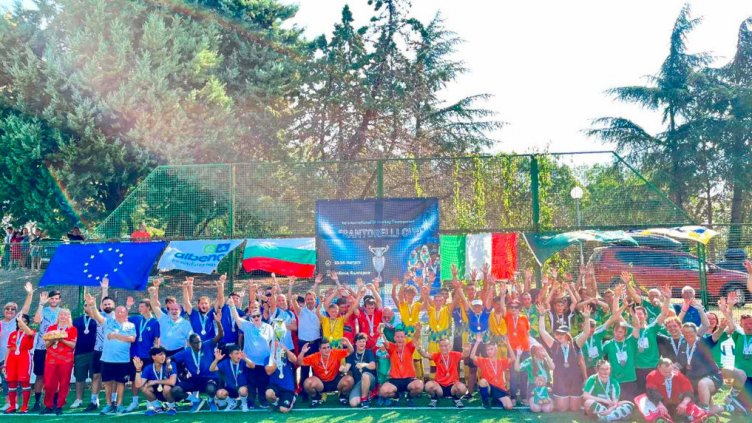 ХК Свети Климент направи дарение на отбора по ID хокей на България