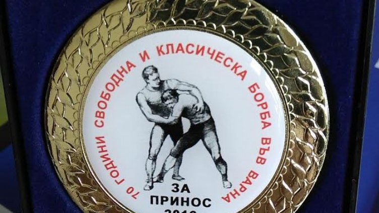 Така изглежда плакетът, който ще бъде връчен на борците по време на тържеството. Снимка NARODENSPORT.EU