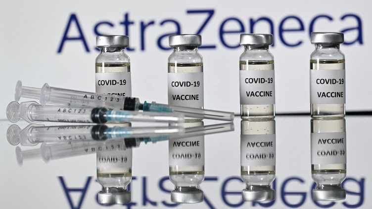 Ваксинацията с AstraZeneca у нас продължава, но с... повишено внимание