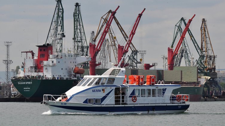 Корабчето „Белла” няма да вози на 8-ми юни