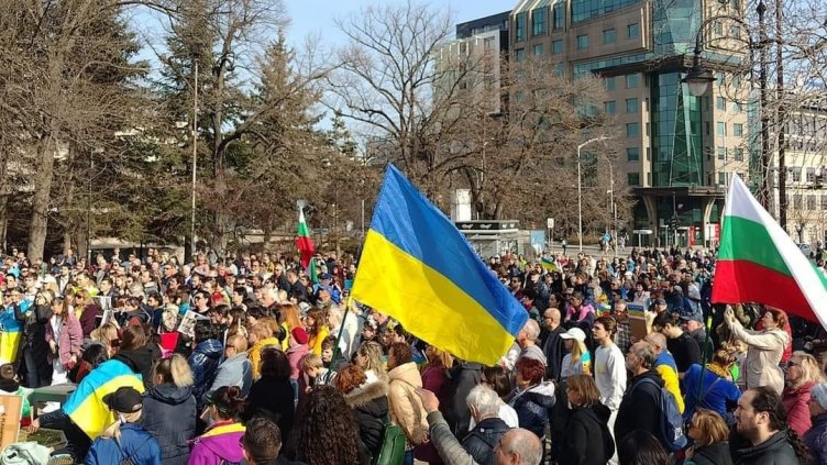 От шествието във Варна: Властта да даде военна и хуманитарна помощ на Украйна (ВИДЕО)
