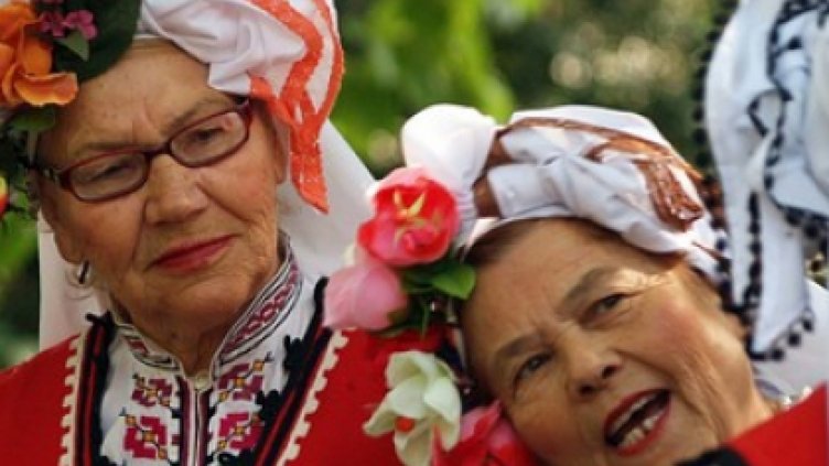 Пенсионери превземат сцена "Раковина"