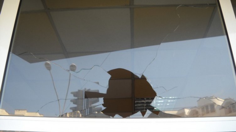 Пиян руснак счупи витрина на магазин на Златните