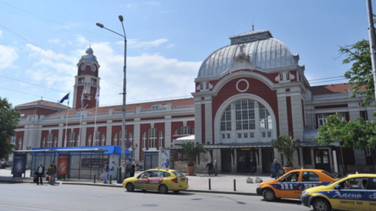Софиянец разби стъклата на ЖП гарата във Варна