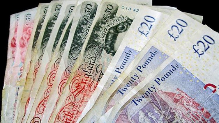 Курсът на лирата се срина до най-ниското си ниво от 1985 г.*