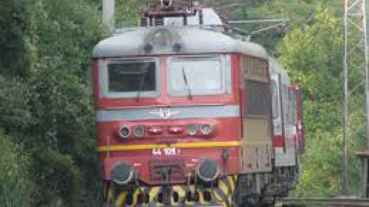 Четири влака блокирани за повече от час