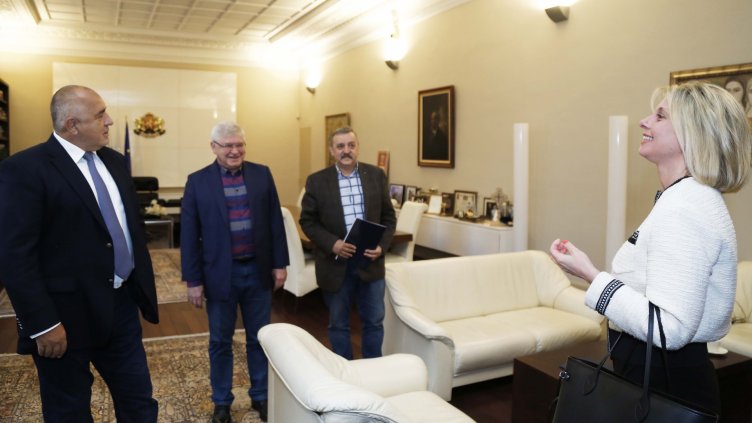 Ананиев издава заповед за възстановяване на конгресите и семинарите