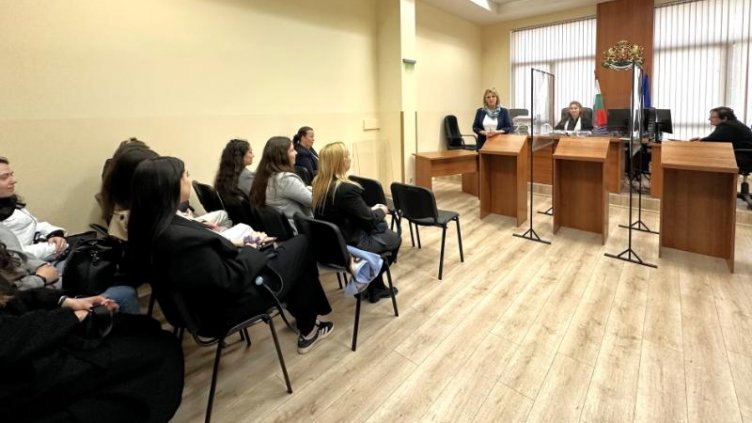 Бъдещи съдебни администратори посетиха Административен съд – Варна