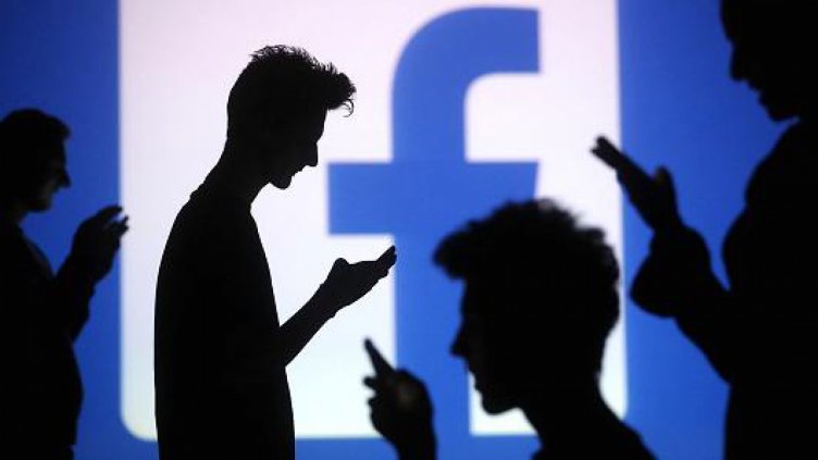 Израелският вътрешен министър нарече Facebook чудовище