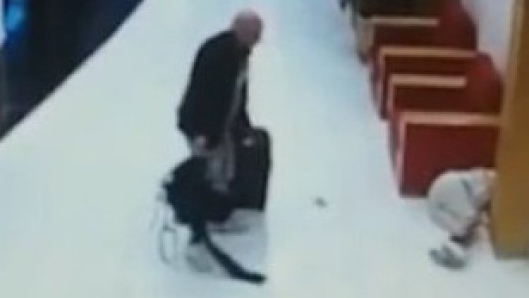 Англичанин нарита санитарка в родна болница