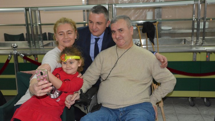 Кметът Иван Портних поздрави хора с увреждания от дружество „Бриз“