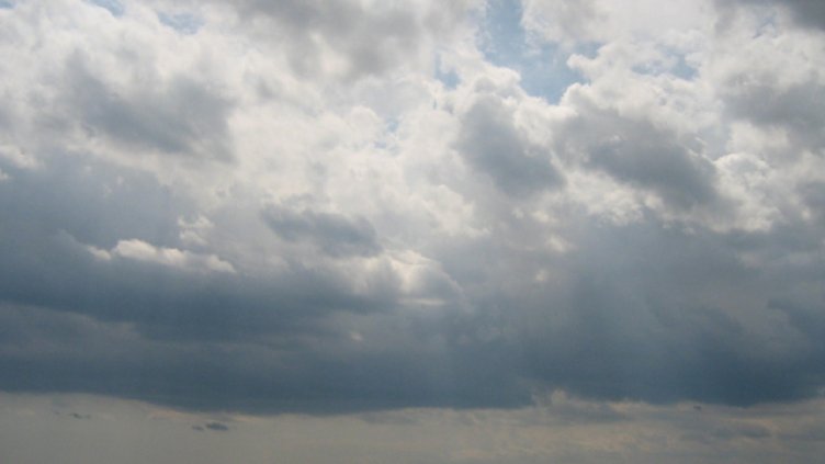 Днес през целия ден ще е облачно, следобед се очакват валежи