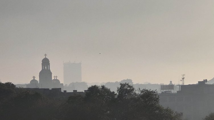 Варна осъмна с мръсен въздух (СНИМКИ)