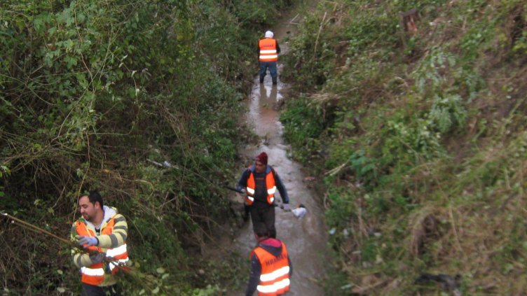 Областният търси пари за почистване на деретата извън регулация