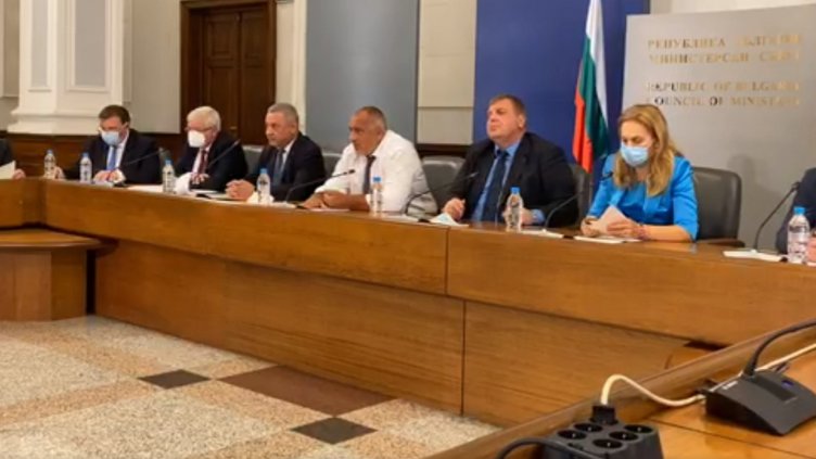 Удължават пак извънредното положение