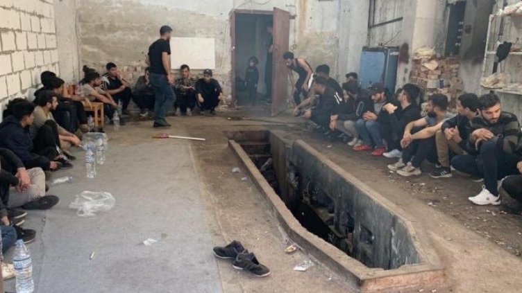 Откриха 40 нелегални мигранти в склад