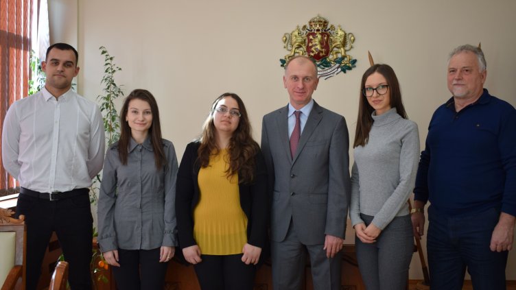 Четирима стажант– юристи прие Окръжен съд – Варна