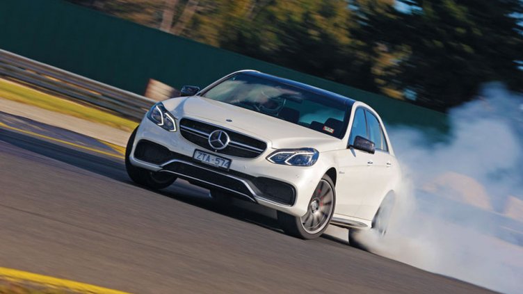 Ще дрифтиш, а? Вземи тия 3 бона глоба - сега пак дрифти