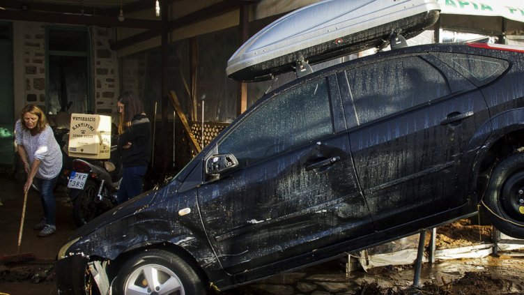 В Гърция е обявен траур заради смъртоносните наводнения