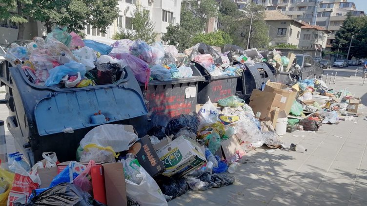 Искат извънредна сесия за кризата с боклука във Варна