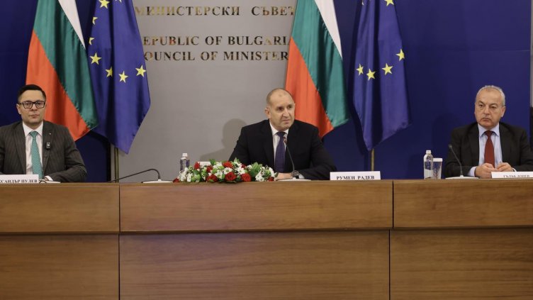 Радев: Продължаваме да работим за икономически ръст