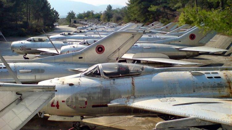 Превръщат изоставено &bdquo;гробище за самолети&ldquo; в база на НАТО