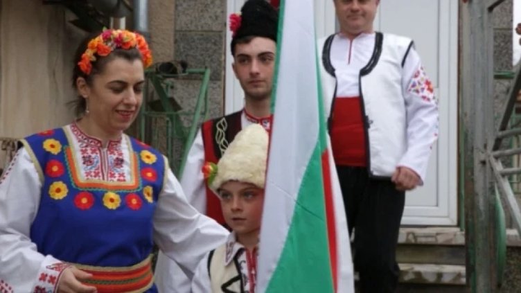 Жителите на наш град - всички с народни носии за 3 март