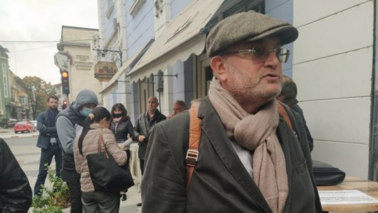 Нападнаха адвокат, докато разхождал кучето си