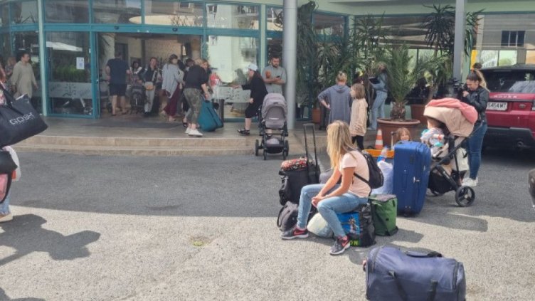 27 000 украинци в почивни станции. След 31 август – в спортни зали