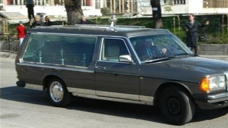 Дрогиран с катафалка уби туристка