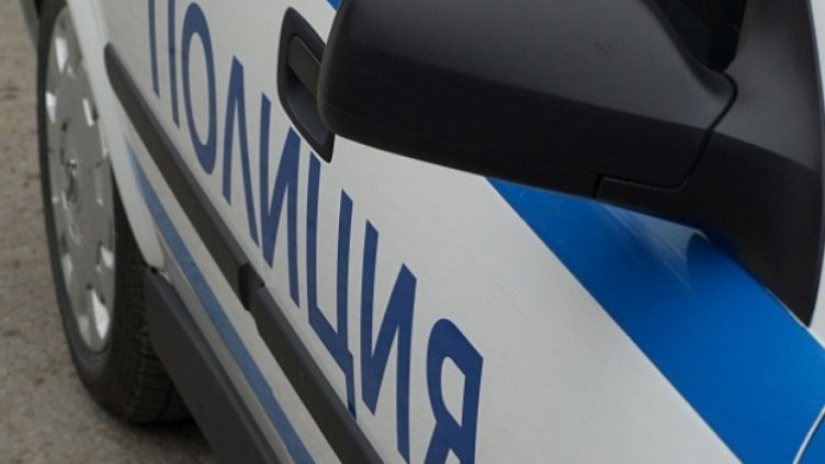 ТИР се обърна на АМ "Хемус" край Нови пазар
