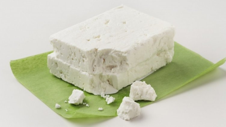 Откриха немлечни мазнини в българско сирене