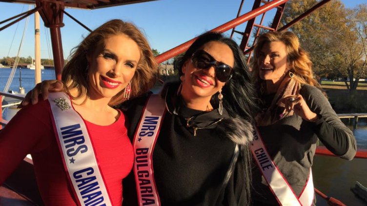 Канят родната Памела Андерсън на вечеря с Обама в Белия дом