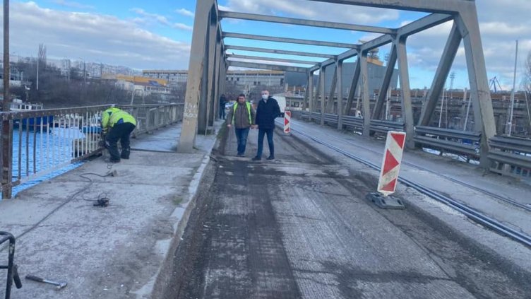 Ремонтират металния клапов мост във Варна