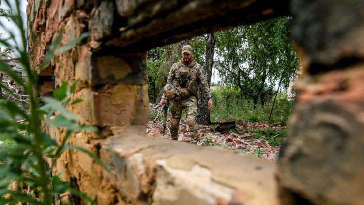 Разбиха престъпна група в Украйна, помагала на мъже да избегнат мобилизацията