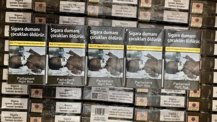 Митничари откриха 300 000 къса контрабандни цигари в колети с дрехи