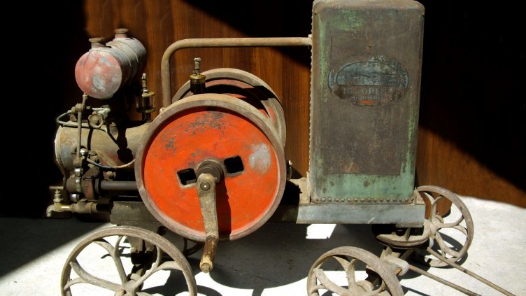 Показват в изложба автентични технически изделия, произведени в началото на ХХ в. във Варна