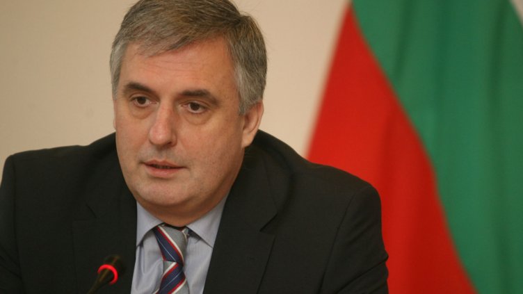 Ивайло Калфин: Рейтингът на президентската институция в България се срива