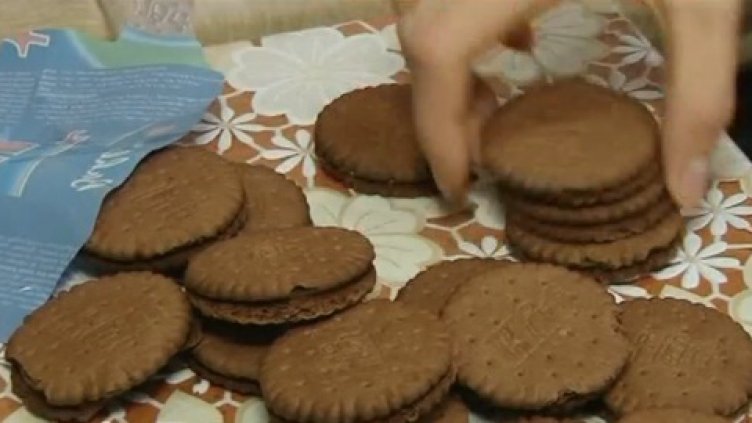 Жена откри живи червеи в пакет бисквити