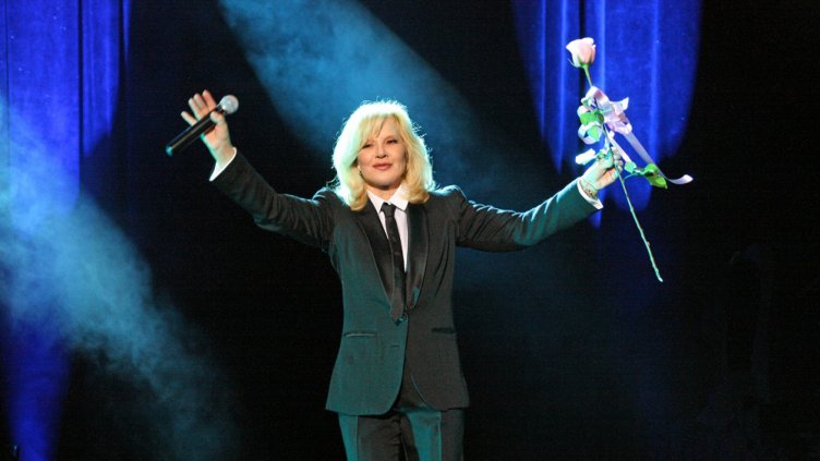 Sylvie Vartan даде начало на турнето си с впечатляващ концерт в Париж