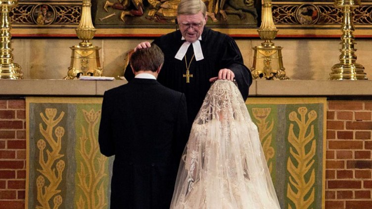 Сто паунда глоба за закъснели младоженци