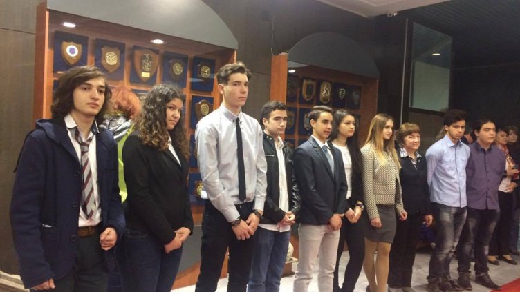 Ученици от Варна получиха приз от НАСА за проект на космически град